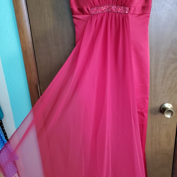 (2Sizes Available) Maroon Bead Detail Formal Dress - Picture 3 of 5